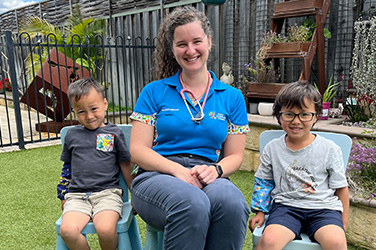 Ronan (4), Senior Physiotherapist Cloe Benz and Hunter (5)